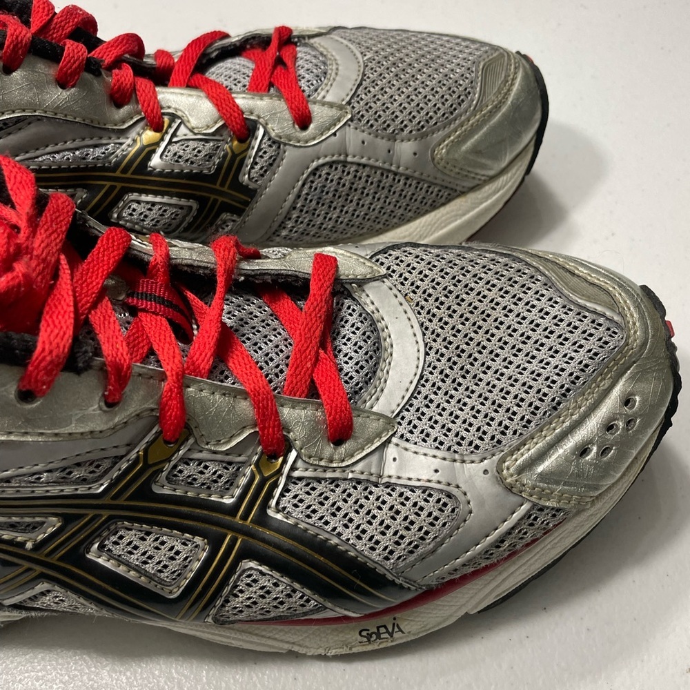 ASICS Men's Silver Athletic Shoes with Red Laces Size 10 SB-45 - Picture 4 of 9